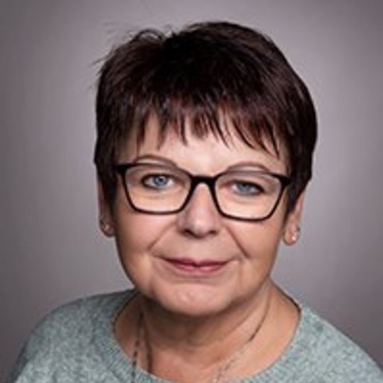 Petra Erhardt, Verwaltung